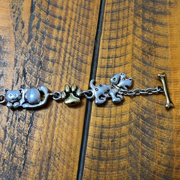 Gold and Silver look Animal Charm Bracelet in great condition. - Picture 2 of 5